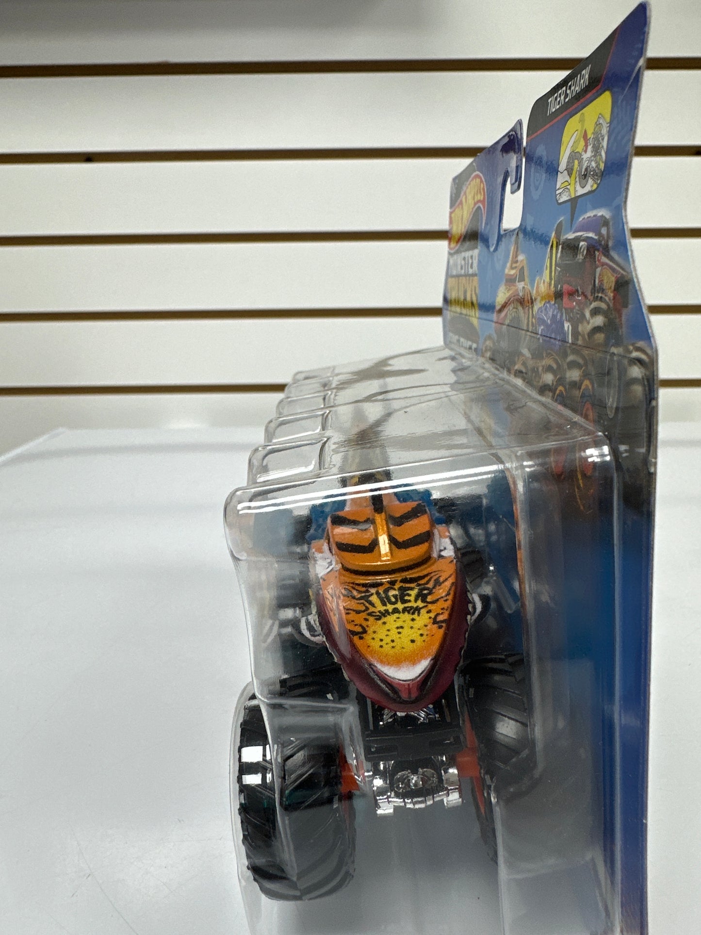 Hot Wheels Monster Trucks Big Rigs ( Tiger Shark )